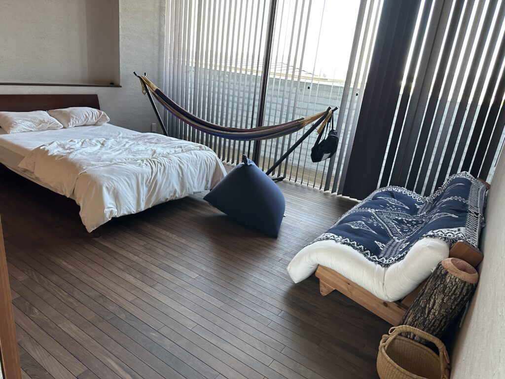 Bedroom1-2